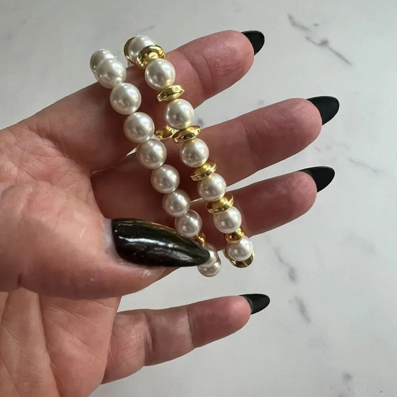 Shell Pearl Stretch Bracelets Set of 2 - Picture 4 of 9